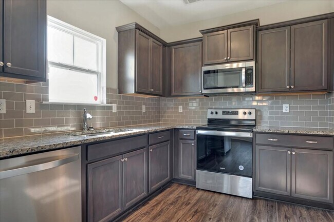 Building Photo - MOVE IN READY BY AUG - 1 -2026