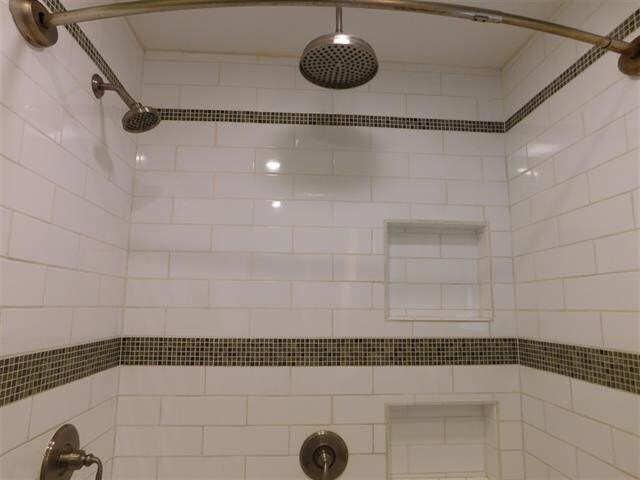 Building Photo - Escondido 3 Br Gated LOVELY Townhome 2 pat...