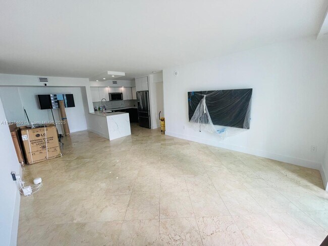 Building Photo - 1155 Brickell Bay Dr
