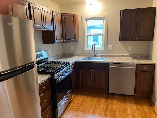 Kitchen - stainless steel dishwasher - 626 Vattier St