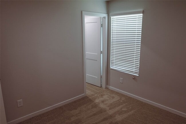 Building Photo - 211 Forest W St