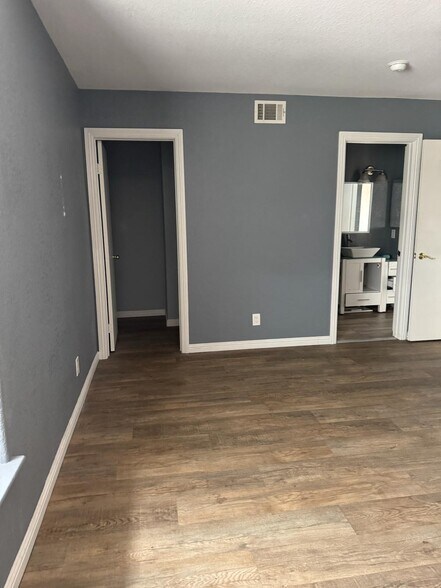 Building Photo - 5543 N Magnolia Dr