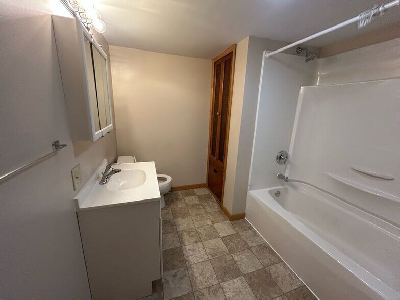 Bathroom - 2226 Lincoln St