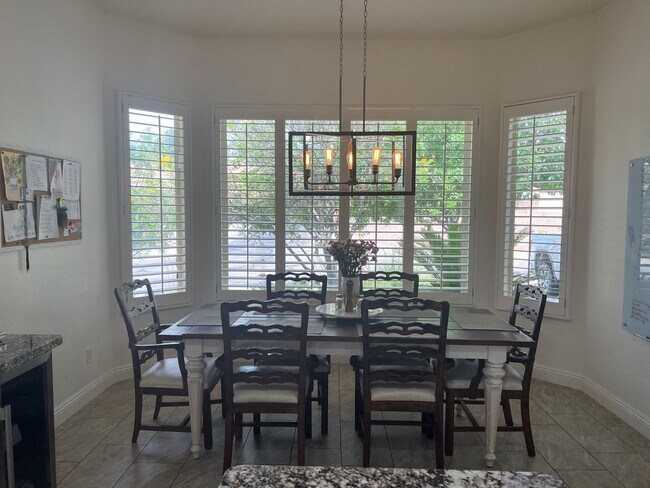 Building Photo - Gorgeous Northwest 3 Bedroom!