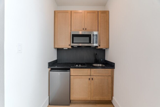 Building Photo - 7605 Victory Dr