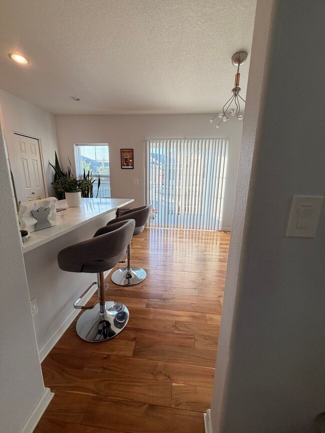 Building Photo - Beautifully updated end-unit townhome just one block from Progress Lake.
