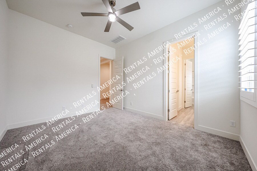 Building Photo - 274 S 164th Dr