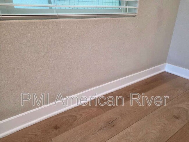 Building Photo - 133 Fischbacher St