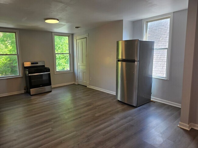 Building Photo - 1637 Rutherford Ave