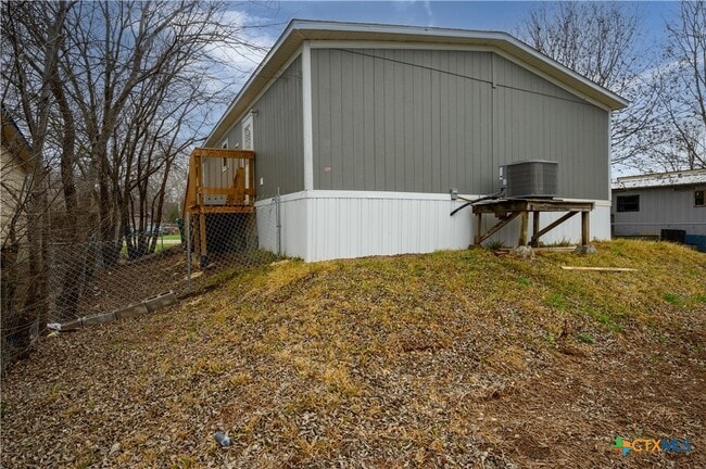 Building Photo - 910 Ashwood Dr
