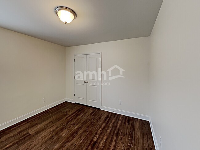 Building Photo - 1006 Bentley Pl