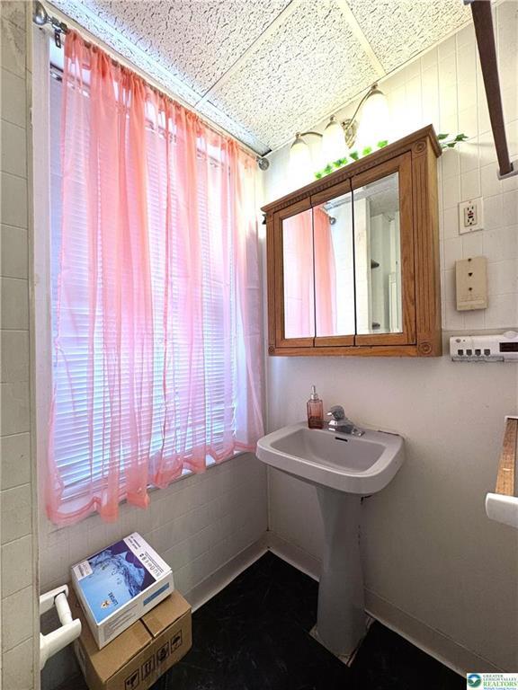 Building Photo - 527 Bradley St