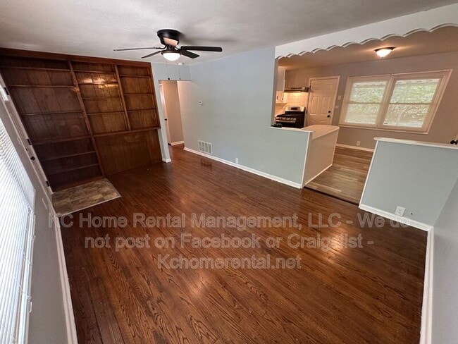 Building Photo - 10809 Ewing Ave