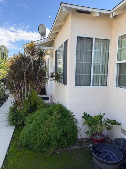 Building Photo - 5618 Riverton Ave