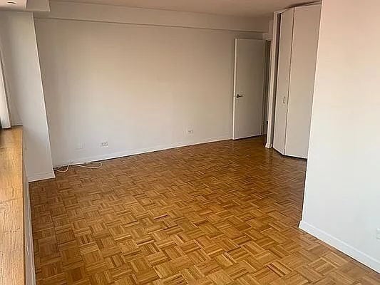 Building Photo - "Charming 1-Bedroom Sanctuary in Prime NYC Location!"