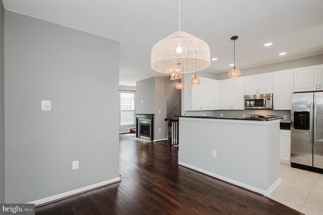 Building Photo - 557 Rhapsody Ct