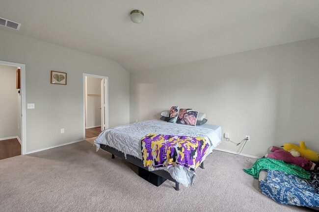 Building Photo - 15127 Willow Tree Ln