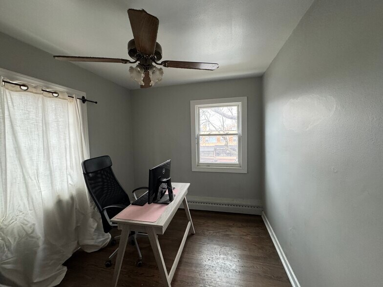 Building Photo - 1557 Monroe Ave