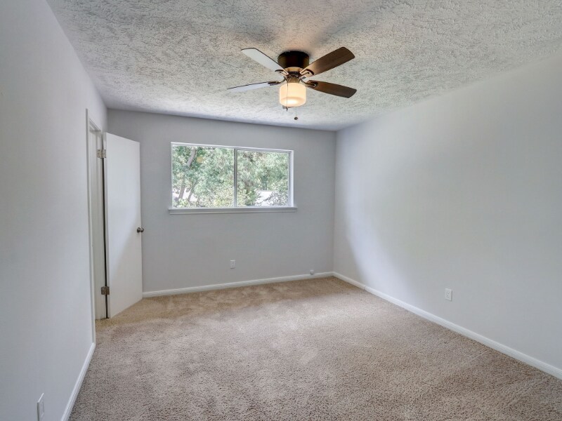 Building Photo - 1951 Round Spring Dr