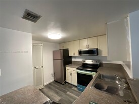 Building Photo - 9877 Nob Hill Ct