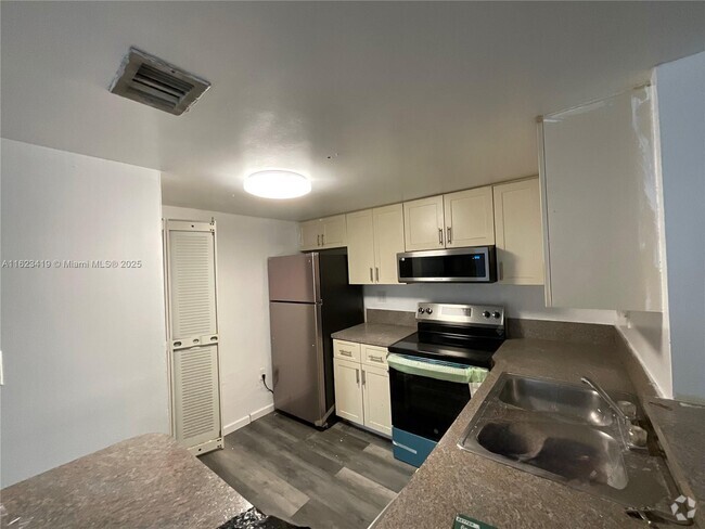 Building Photo - 9877 Nob Hill Ct