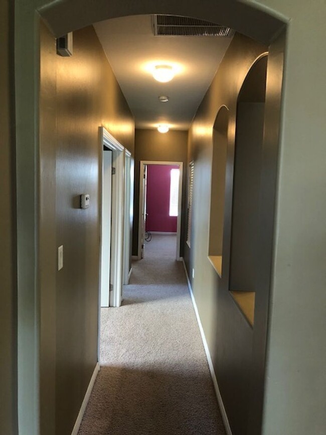 Building Photo - Beautiful 4 Bedroom in NW!