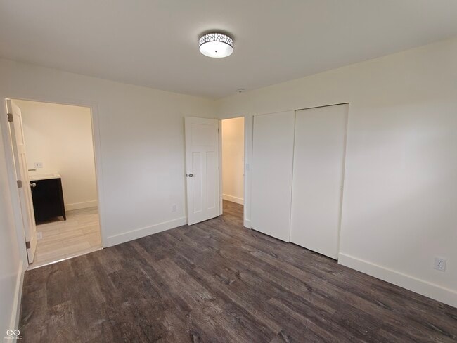 Building Photo - 2183 S Fairview Dr