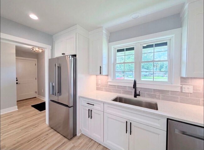 Building Photo - 80 Wooded Ridge Dr