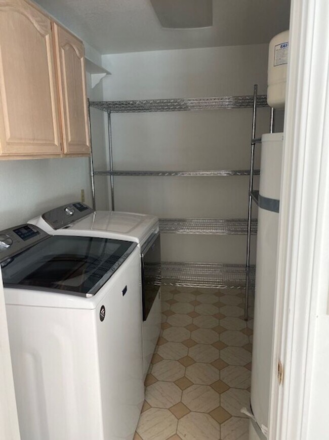 Building Photo - 3665 Cashill Blvd