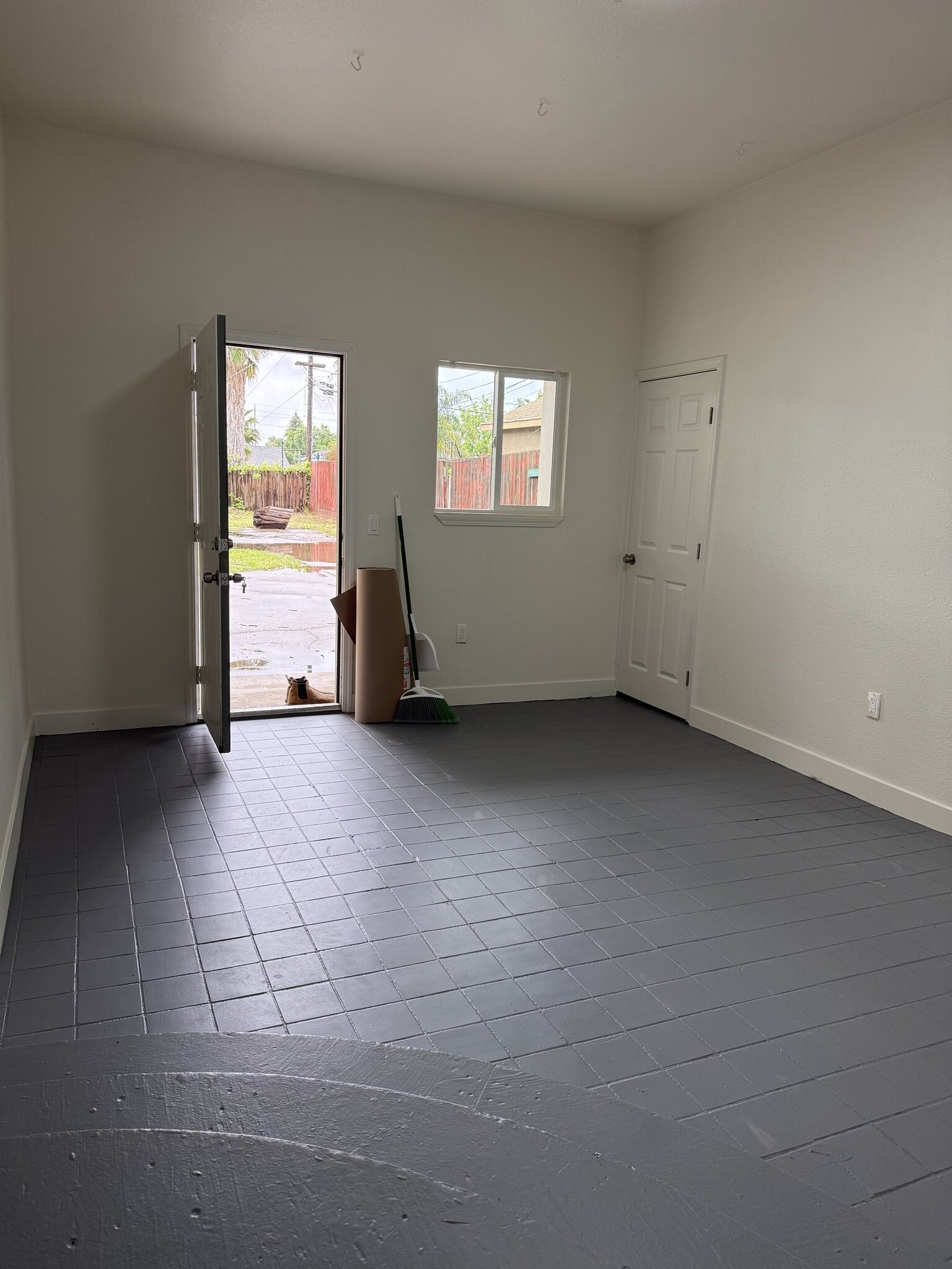 Building Photo - 636 Las Palmas Ave