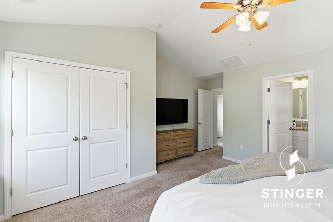 Building Photo - 9 Camp Saxton Way