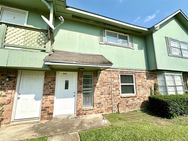 Building Photo - 13539 Castilian Dr
