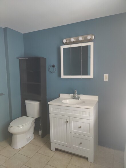 Building Photo - 143 Charles St