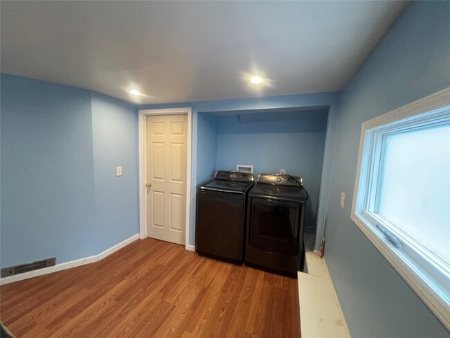 Building Photo - 75 N Baldwin St