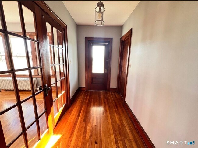 Building Photo - 75 Ridgewood St