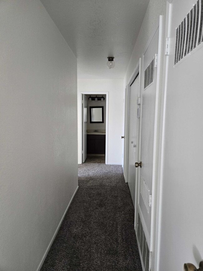 Building Photo - 1706 Elayne Dr