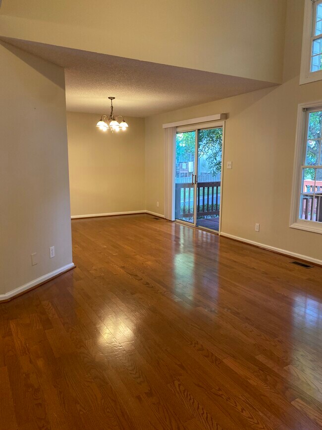 Building Photo - 201 Mint Hill Dr