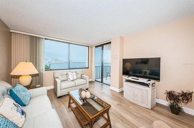 Building Photo - 6218 Palma Del Mar Blvd S