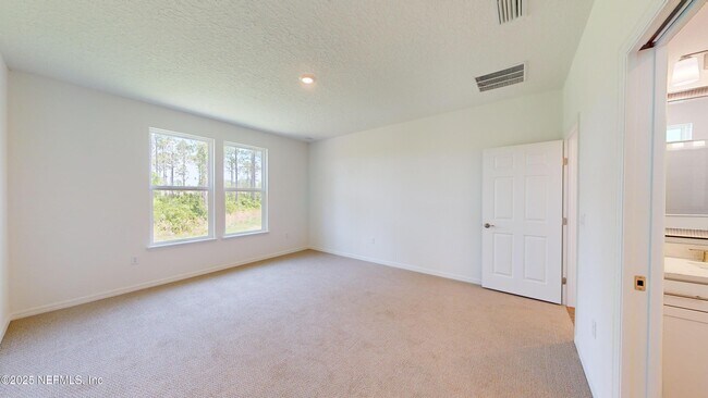 Building Photo - 149 Creek Pebble Dr
