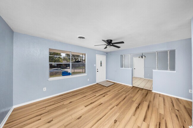 Building Photo - 4659 NW Ozmun Ave