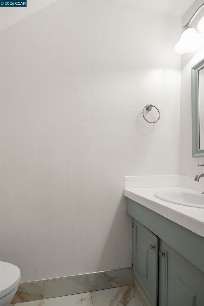 Building Photo - 560 La Copita Ct