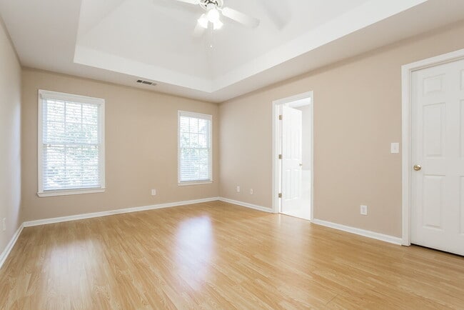 Building Photo - 605 Oxford Crest Ct NW