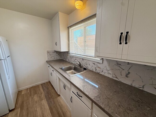 Building Photo - 4348 - 4352 1/2 McClintock St