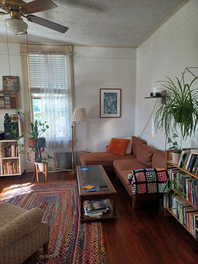 Building Photo - 403 Geneva St