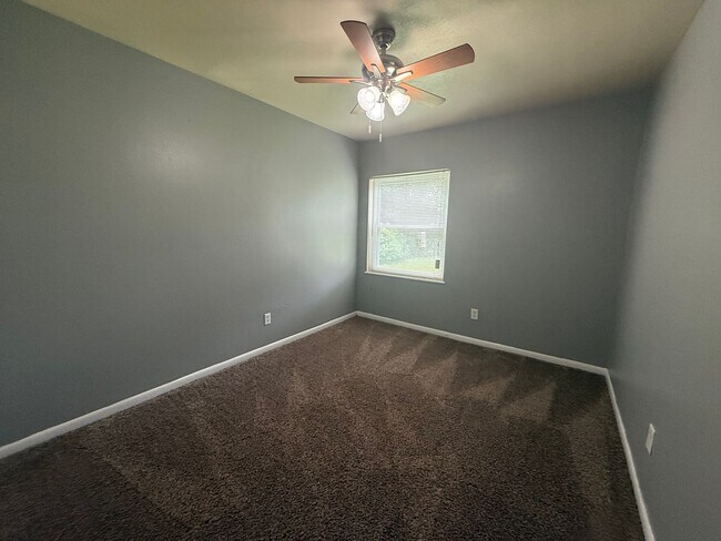 Building Photo - Downstairs unit close to TMH avail NOW!!!