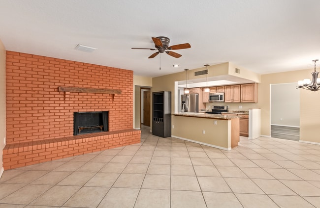 Building Photo - 2113 E Pebble Beach Dr