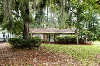 Building Photo - Beautiful 4 bedroom in the heart of Mossy ...