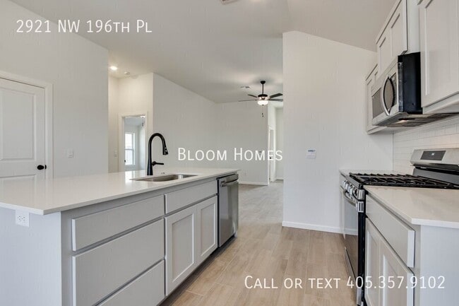 Building Photo - 2921 NW 196th Pl