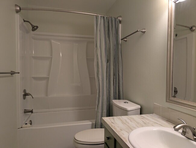 Building Photo - Nice 3 Bedroom Ranch in Appleton