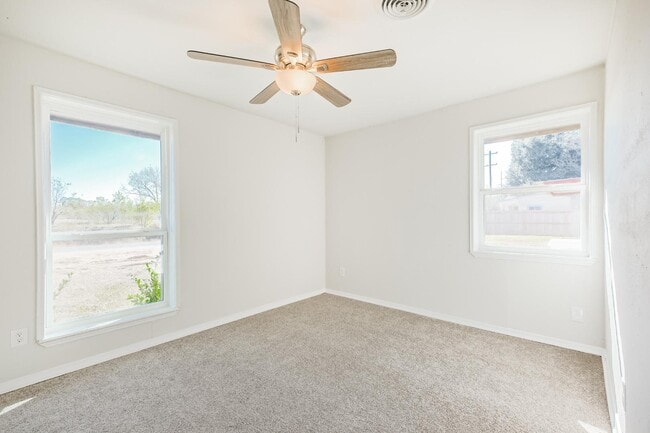 Building Photo - 802 Wright St